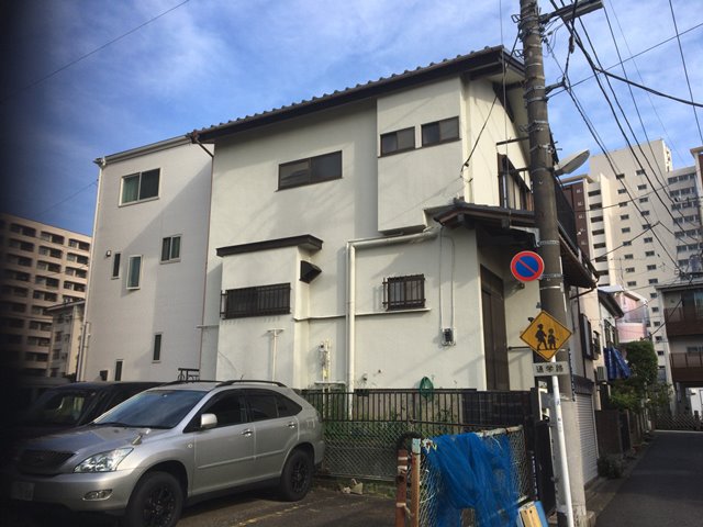 東京都練馬区豊玉北の木造2階建て家屋解体工事中の様子です。